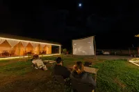 Banshan Courtyard · Looking Up at the Stars · Holiday Hotel - Baarit