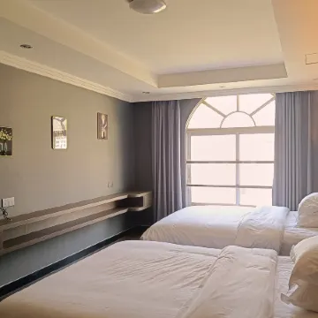 Xinfeng Small Island Business Hotel