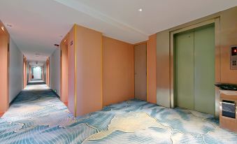 Xincai Hotel (Nanning Chaoyang Square Railway Station Subway Station Store)