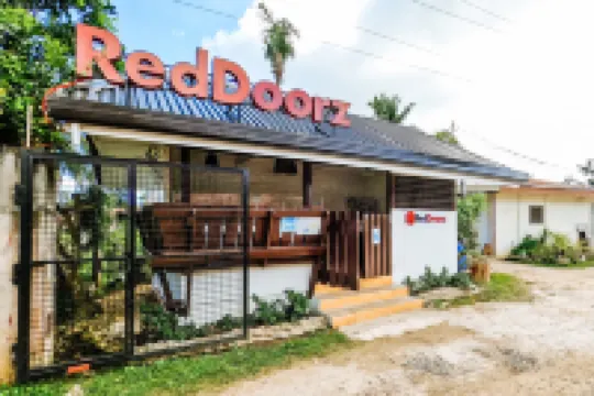 RedDoorz @ Gaeas Apartment Panglao
