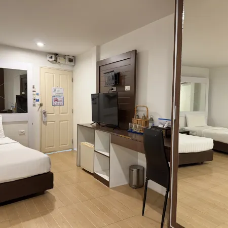 Bed by Cruise Hotel at Samakkhi-Tivanont