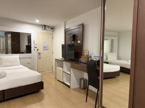 Bed by Cruise Hotel at Samakkhi-Tivanont