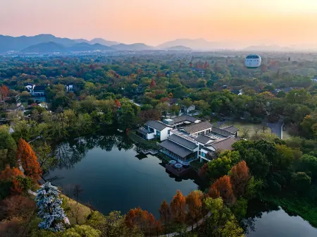 Weihan Resort At Xixi Wetland Отели рядом с достопримечательностью «Zhejianggongye University (pingfengxiaoqu)»