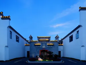 Fenghuangliuyuan Garden Hotel