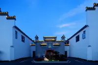 Fenghuangliuyuan Garden Hotel