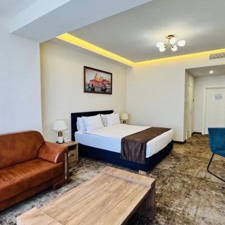 Garnet Mir Hotel