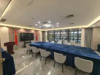 Huacheng Hotel (Nanningdong Railway Station South Square)