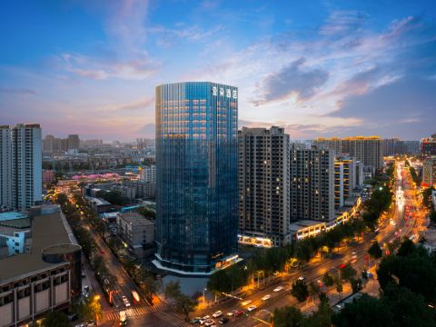 Xingtai Tianyi Square Delong Center Atour Hotel