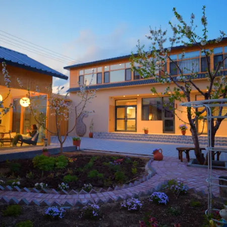 Tekes Qianshan Xiao Homestay