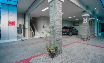RedDoorz Plus near Semanggi