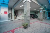 레드도어즈 플러스 니어 세망기 자카르타 호텔