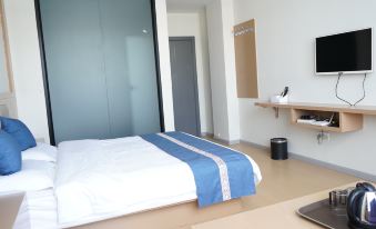 Nanzhang Auspicious Sign Business Hotel