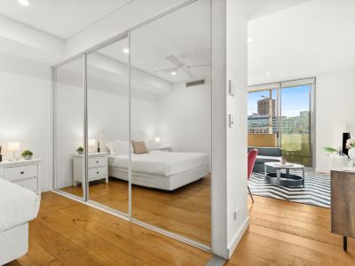 Central, modern 1 bedroom with air-con & balcony