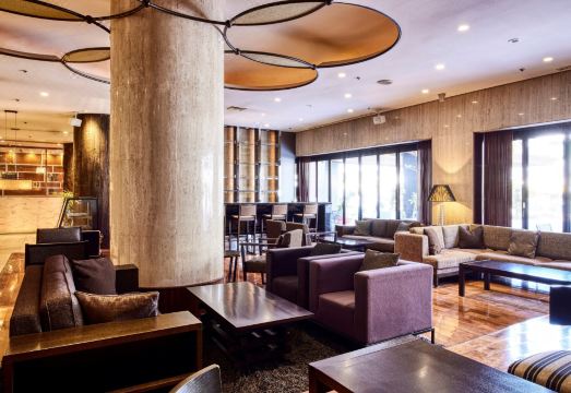 ROYAL PINES HOTEL YONEZAWA의 모던한 로비