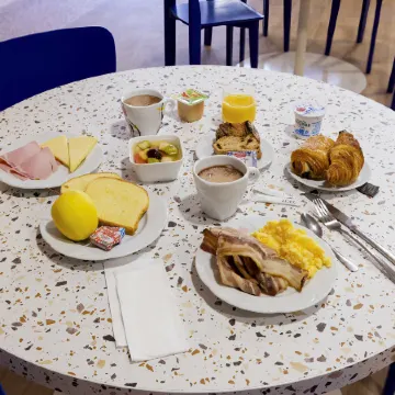 B&B Hotel Perpignan Centre Отели рядом с достопримечательностью «Romanesque Sculpture Center»
