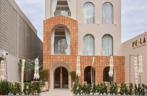 PE-LA Thapae Boutique Hotel