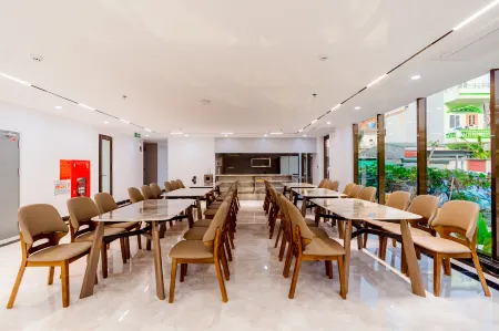 Lee An Hotel Отели в г. Van Don District