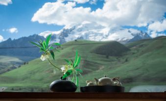 Litang River Cloud Resort Hotel