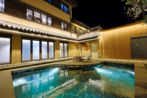 Huansen Guanluo Hotel, North Slope Distribution Center of Changbai Mountain