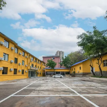 Dongrunfeng Hotel (Zigong Caideng Park)