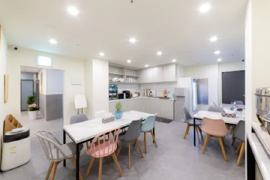 MJ HOTEL JONGNO Отели рядом с достопримечательностью «Генбокгун»