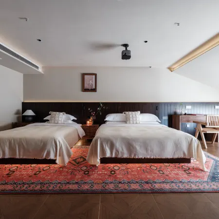 Xingyue Private Hot Spring Homestay (Libo Xiaoqikong Scenic Area East Gate)