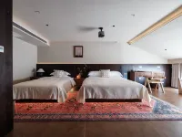 Xingyue Private Hot Spring Homestay (Libo Xiaoqikong Scenic Area East Gate)