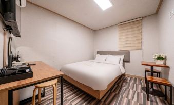 Peanut Hotel
