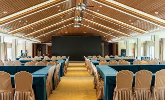 Macheng Guifengshan Hongbin Holiday Hotel