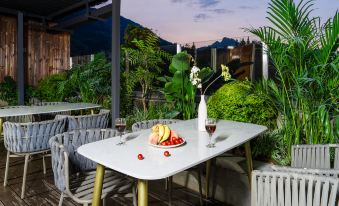 Meitu Hot .Spring Hotel (Emeishan High-speed Railway Station Baoguosi Branch)