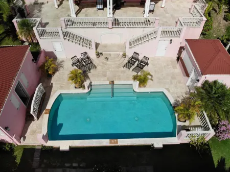 The Villas at Sunset Lane Отели в г. Crosbies