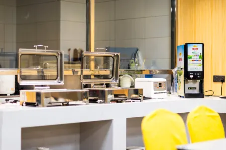 hongtu Hotel (Fengcheng River View Hotel, Pozi Street, hailing) Отели рядом с достопримечательностью «Taizhou University»