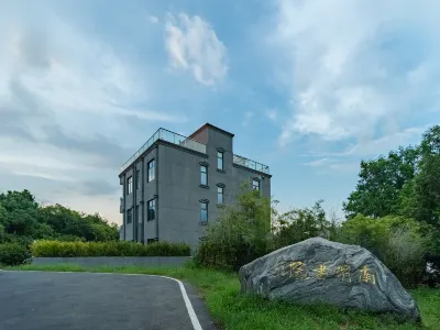 Longweizhang Nanhu Academy Hotels in Wanzhi District