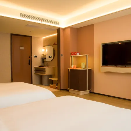 Jinju Hotel (Liansheng Happy City Railway Station)