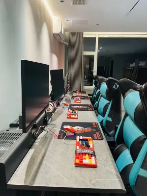 Three People Smart Hotel