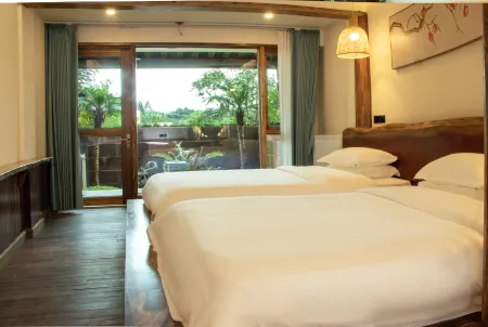 MANSHAN YUN GU PRIVATTE HOT SPRING HOTEL Отели рядом с достопримечательностью «Southen Sichuan Bamboo Sea»