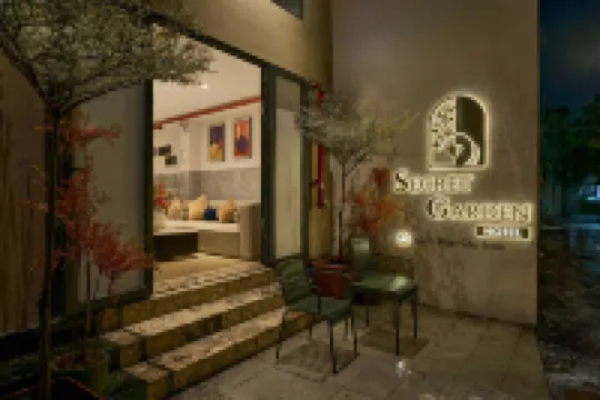 Secret Garden Hotel Bình Thạnh Các khách sạn gần Công Viên Nhạc Nước Van Phuc City
