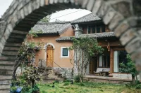 Weishan Fengchuan Tower Hot Springs Chinese Inn