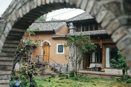 Weishan Fengchuan Tower Hot Springs Chinese Inn