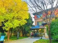 誠城樂活酒店（新鄉鳳凰谷樂活小鎮店） 鄰近新鄉市鳳泉區玉潤植物園場的酒店