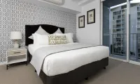 Riviera Mackay - balcony