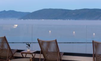 Dali Yingyue Bridge Seaview Inn