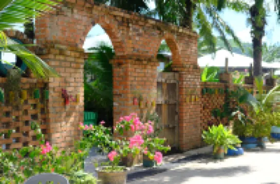 Together 2 Holiday Resort PEKAH SDN BHD周辺のホテル