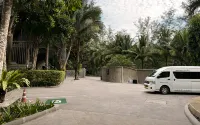 The Dewa Koh Chang - parking
