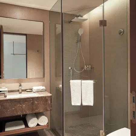 Shenzhen Wuzhou Mountain and Sea Bay Hotel