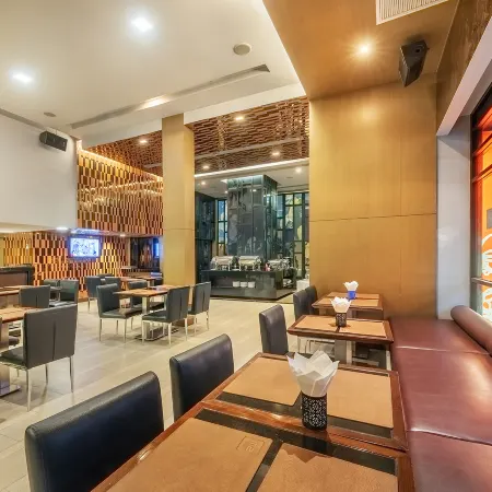 M2 de Bangkok Hotel Отели рядом с достопримечательностью «Станция надземного метро Ari»