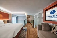Starwood Future Loft Suite Meisu Hotel (Changsha South Railway Station · Duhua Road Metro Branch)