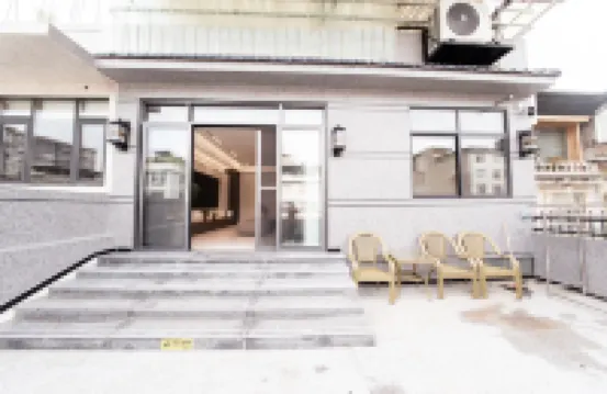 Lichuan Huashijian Homestay (Baicheng Railway Station)