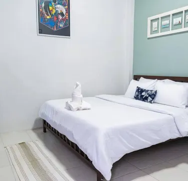 ห้องพักส่วนตัวพร้อมห้องน้ำที่ใช้ร่วมกัน(เตียงใหญ่)