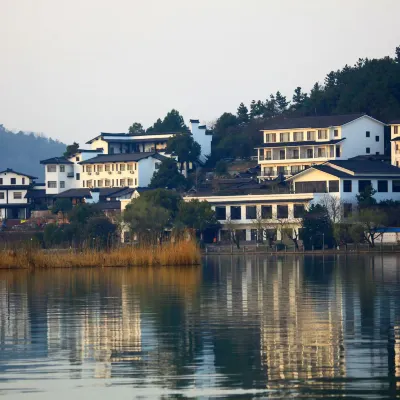 Nanbei Lake Huguang Shanju Holiday Hotel Hotels near Butterfly Island